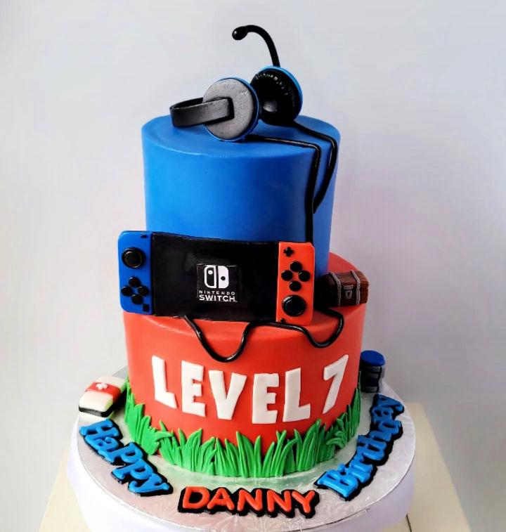Level Up Fortnite Cake