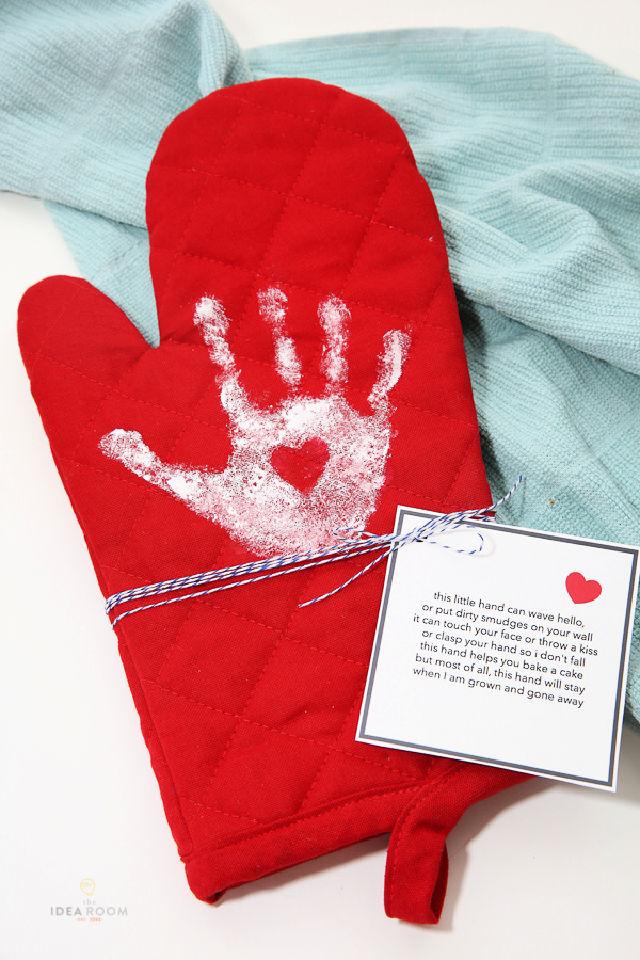 Adorable Handprint Oven Mitt