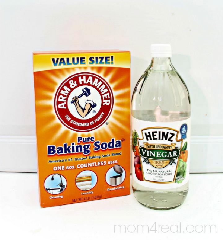 Shower Cleaner with Baking Soda and Vinegar