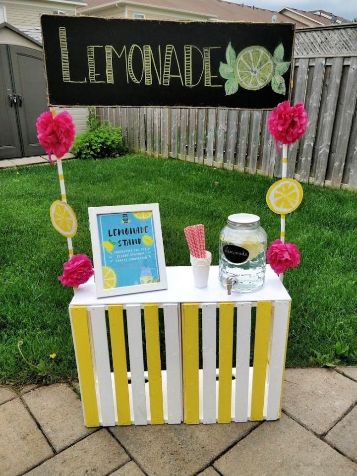 DIY Lemonade Stand Using Two Crates