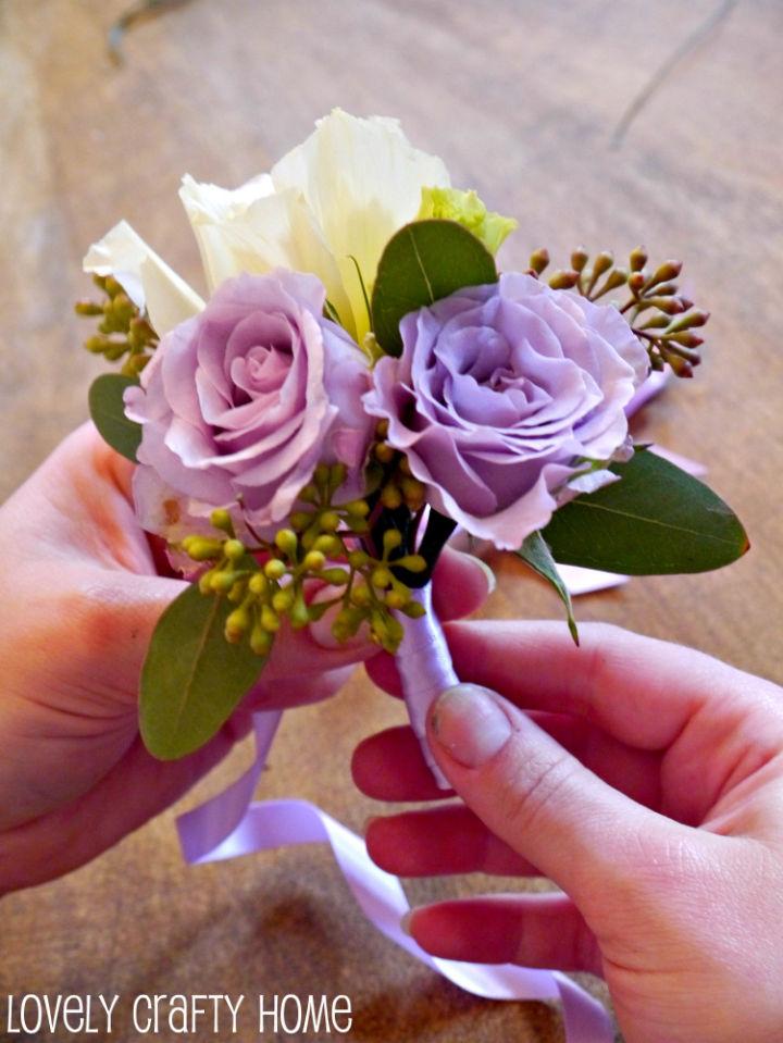 Make a Corsage With Ribbon