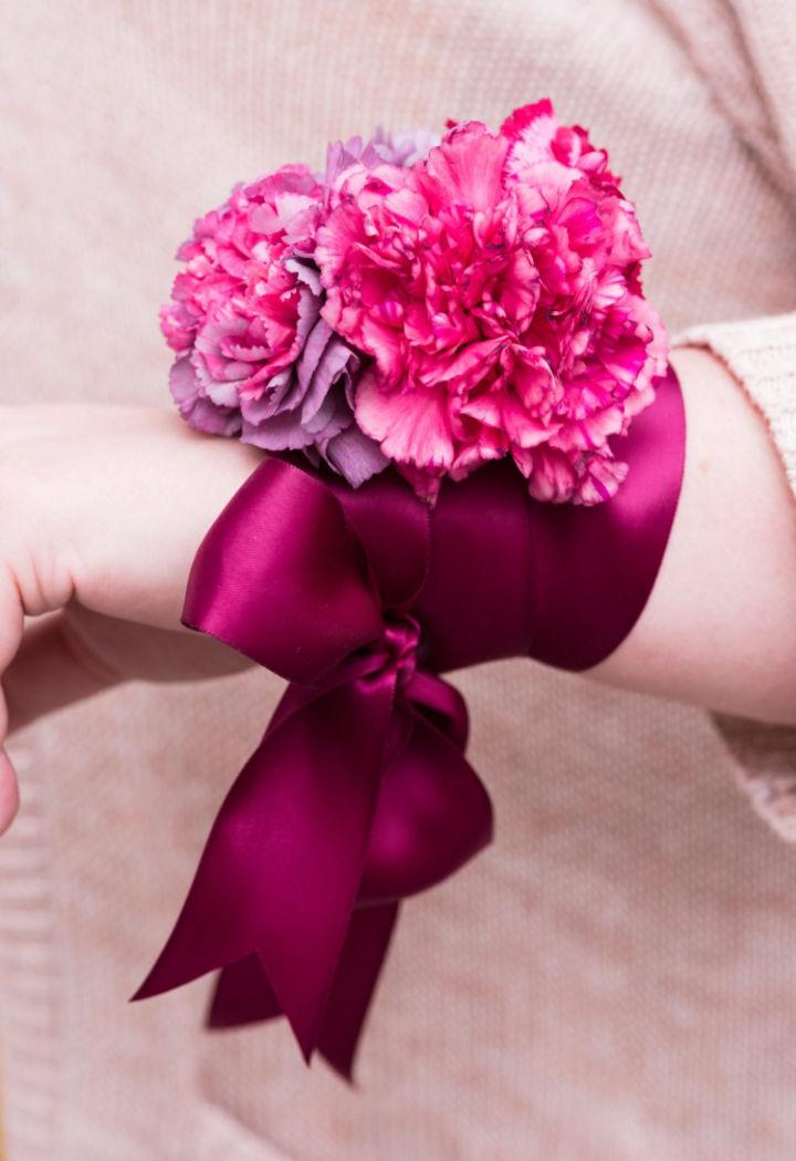 Prettiest Wrist Corsages for Mothers Day