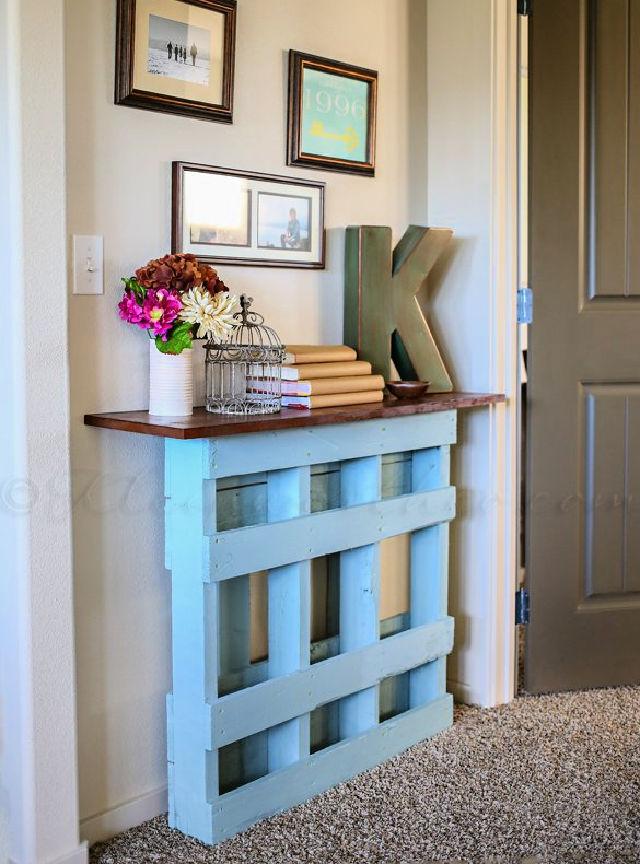 Quick and Easy DIY Pallet Console Table