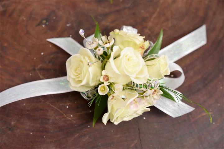Small Simple Wrist Corsage