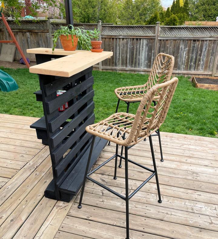 DIY Backyard Pallet Bar