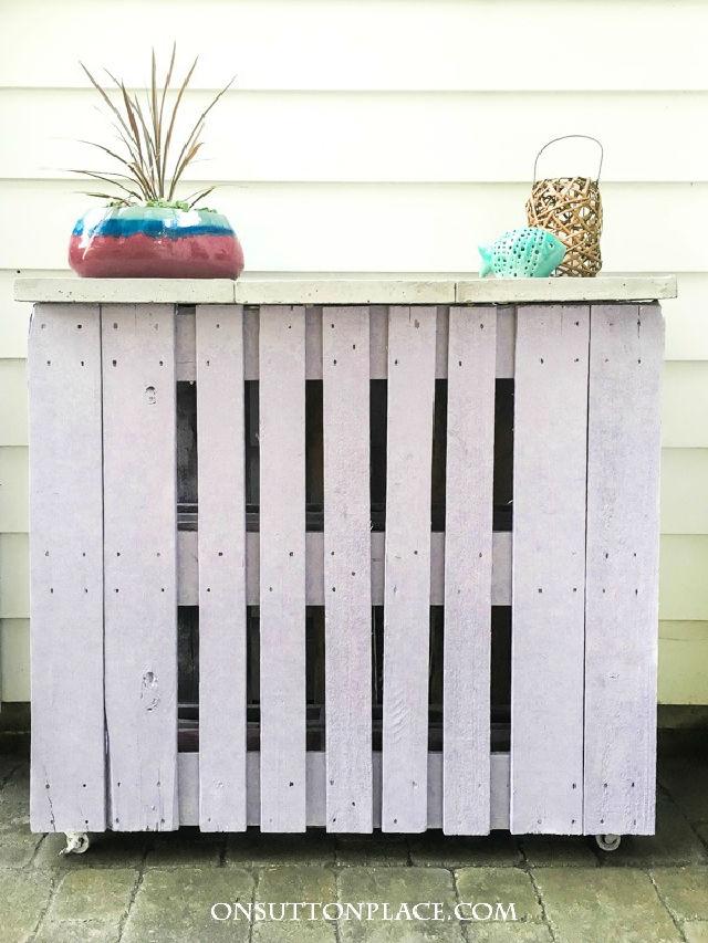 Easy Outdoor Pallet Bar