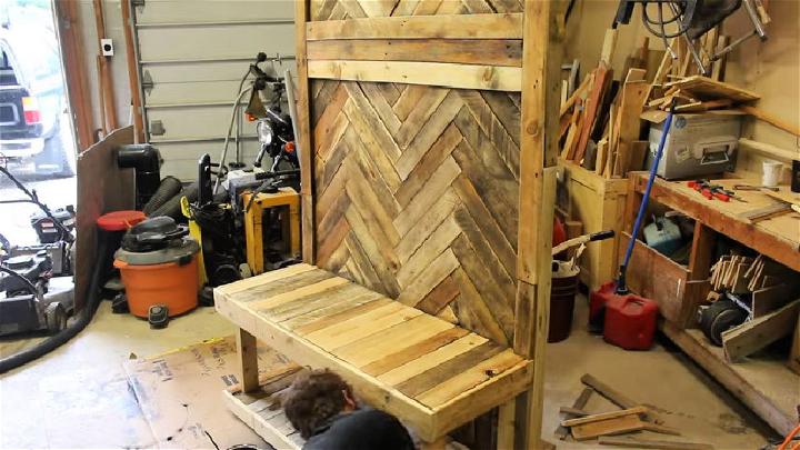DIY Entryway Bench Out of Pallets