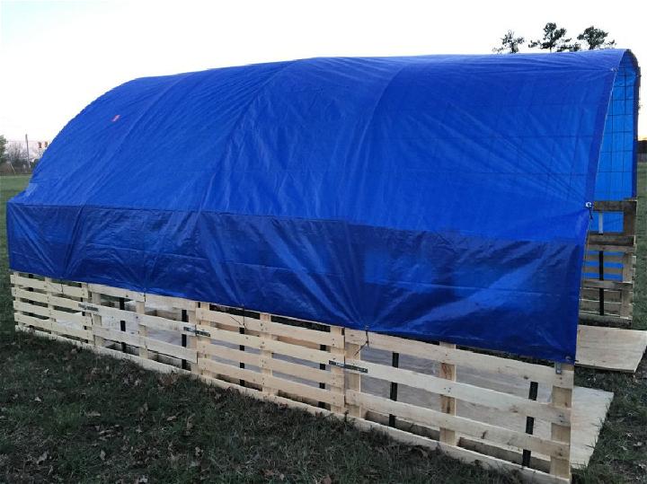 Homemade Horse Shelter Using Pallets