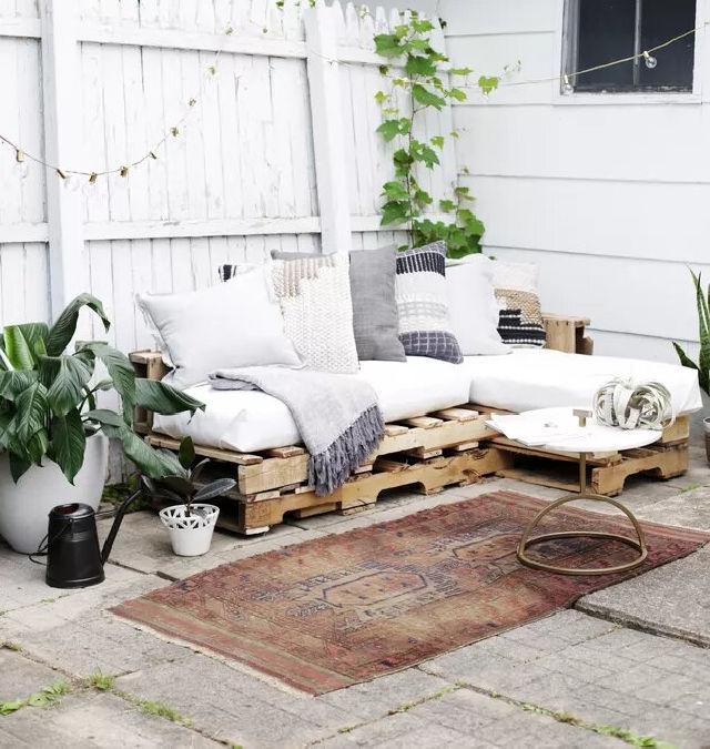 Make an Outdoor Pallet Couch