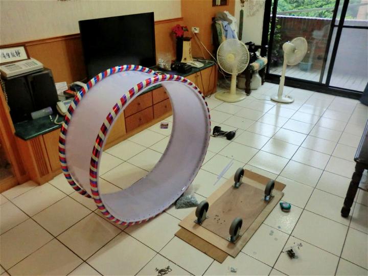 Making a Plastic Cat Wheel