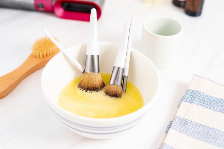 3 Ingredients Makeup Brush Cleaner Recipe