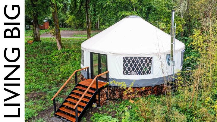 Amazing Modern Yurt Design