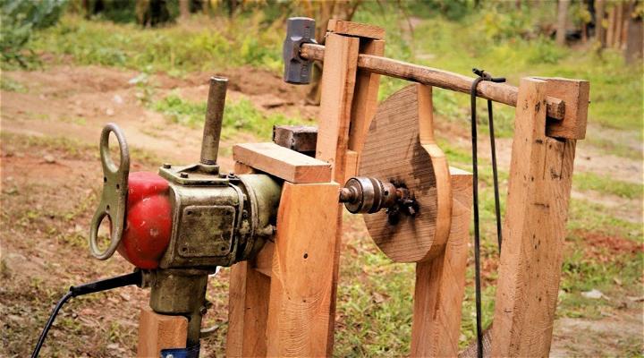 DIY Da Vinci Drill Powered Hammer at Home
