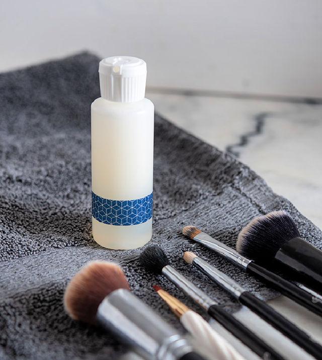 Easy DIY Makeup Brush Cleanser