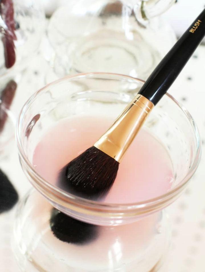 How to Clean Makeup Brush
