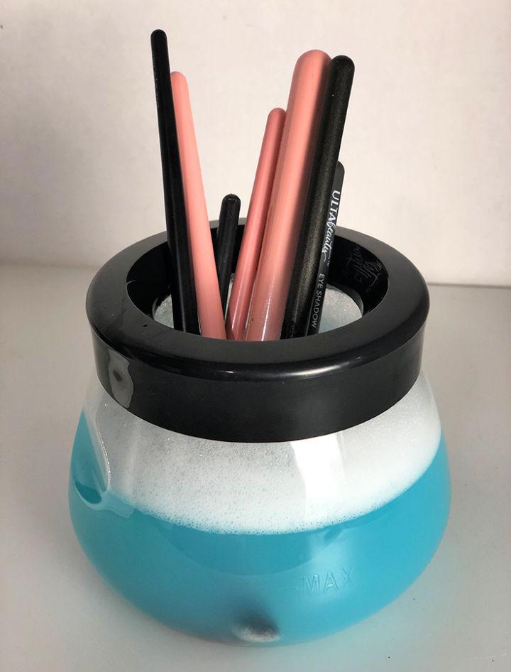How to Make Makeup Brush Cleaner Using Dish Soap