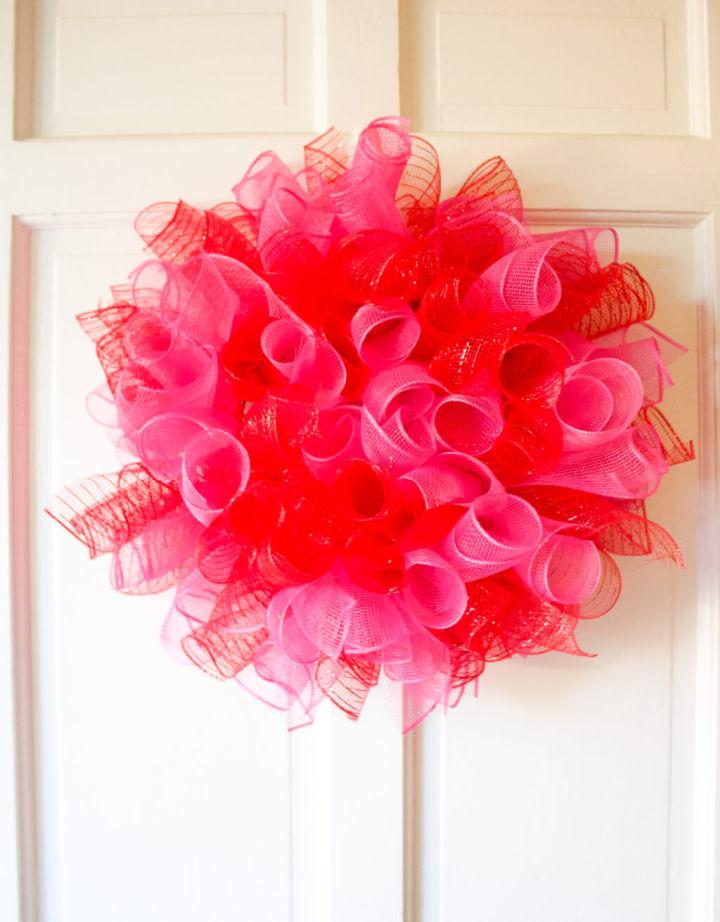 Curly Deco Mesh Wreath on Wire Frame