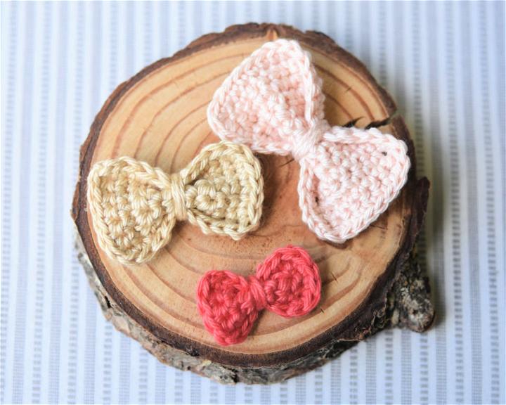 Crochet Bows in 3 Different Sizes - Free Pattern