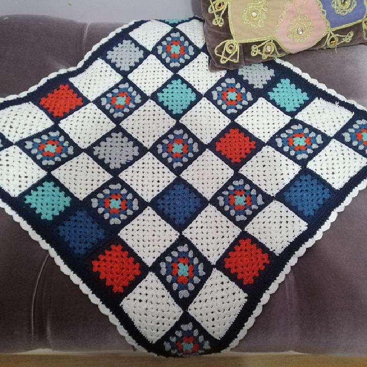 Crochet Classic Granny Square Blanket Pattern