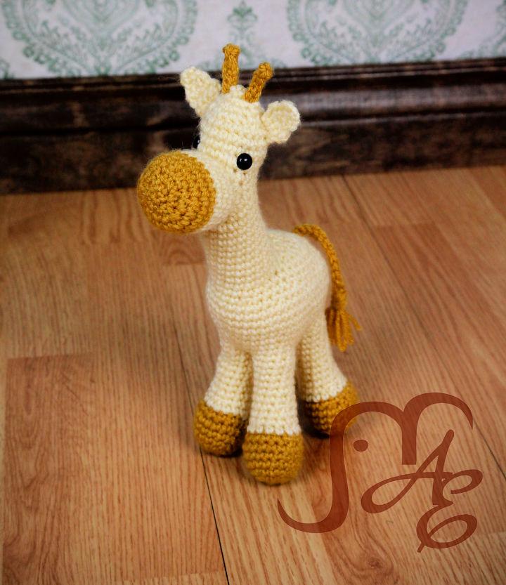 Modern Crochet Gerri the Giraffe - Free Pattern