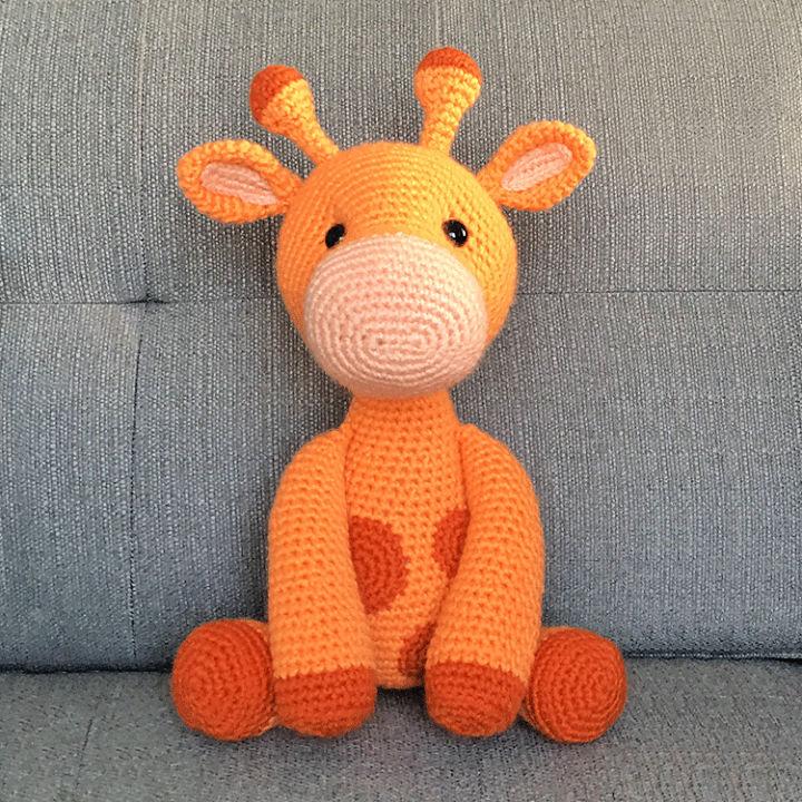 Crochet Ginnie the Giraffe Amigurumi Pattern