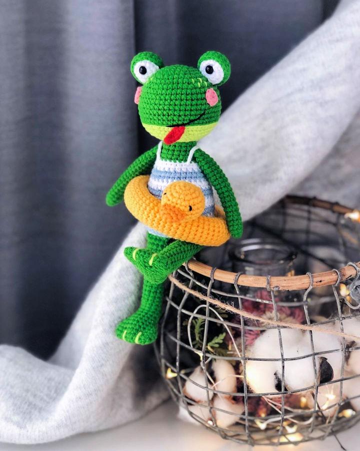 Beautiful Crochet Swimming Frog Pattern