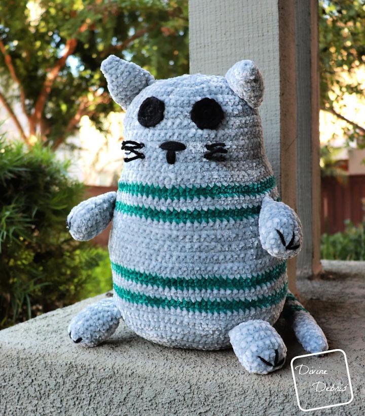 Crocheting a Large Rebel Cat - Free Pattern