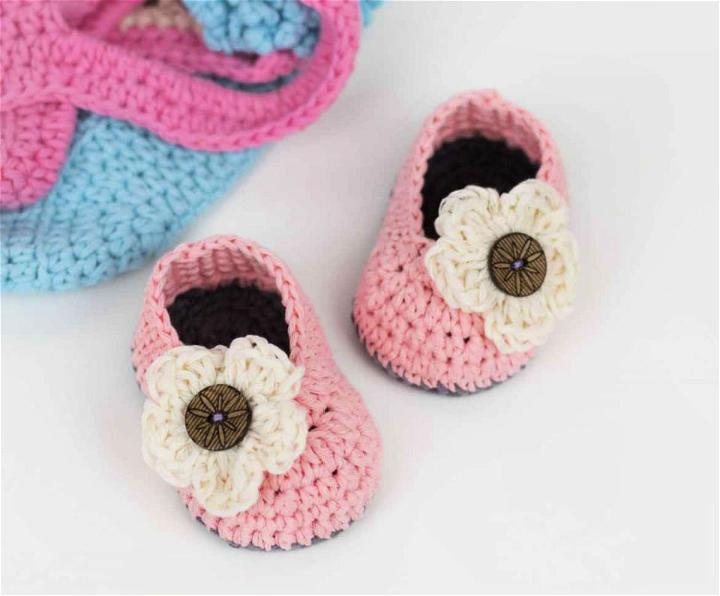 Gorgeous Crochet Little Daisy Baby Booties Pattern