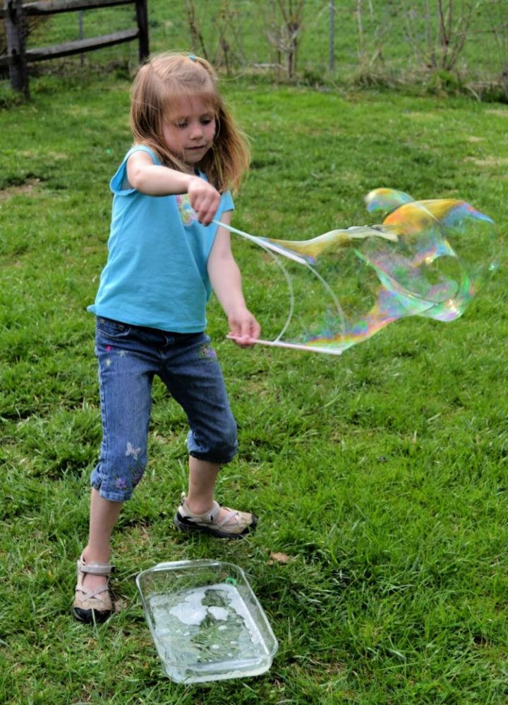 DIY Large Bubble Wand for Child