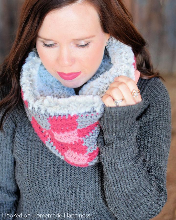 Free Crochet Faux Plaid Cowl Pattern