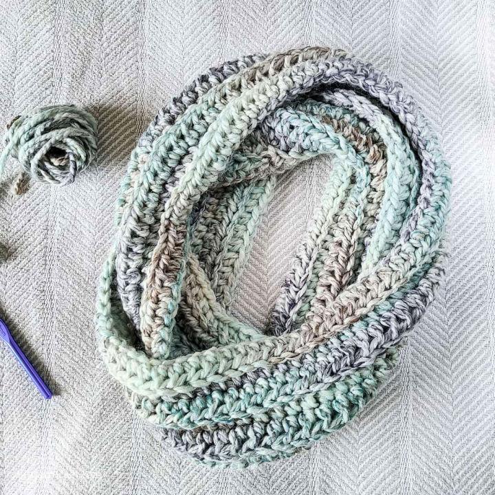 HDC Crochet Infinity Scarves - Free Pattern