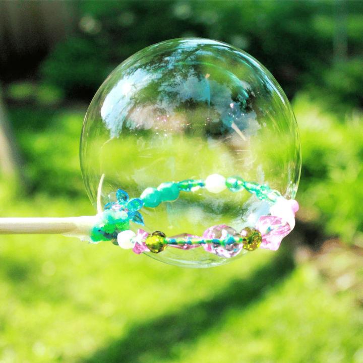 How to Make Bubble Wands With Beads
