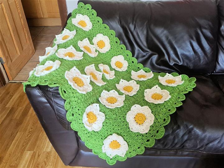 Modern Crochet White Waterlily Baby Blanket Pattern