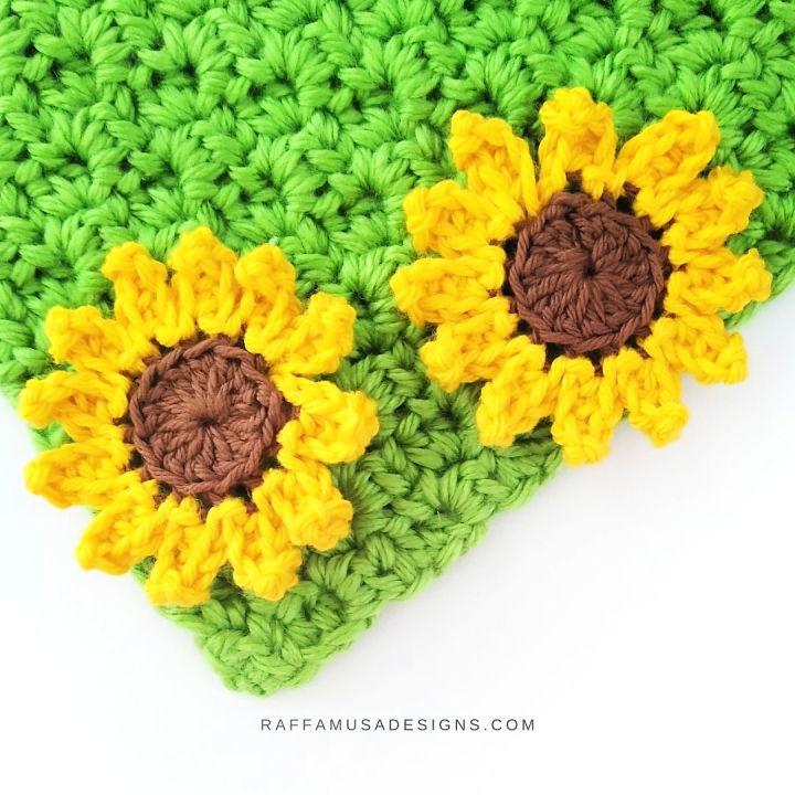 Small Crochet Sunflower Applique - Free Pattern
