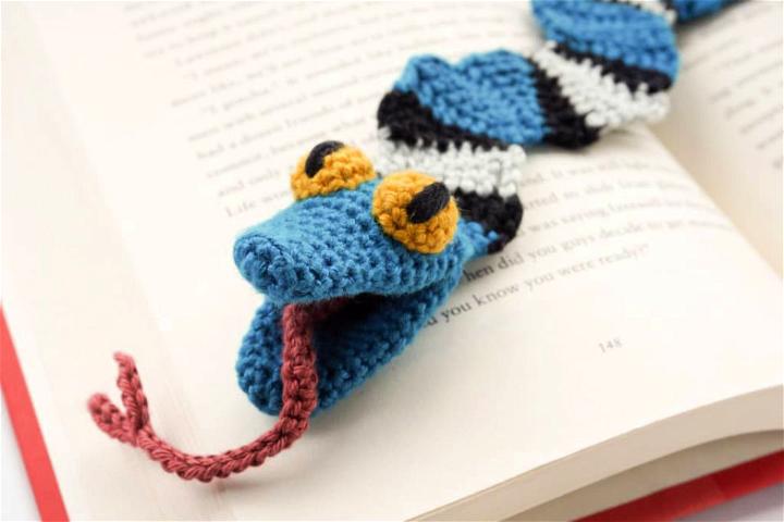 Amigurumi Crochet Snake Bookmark Pattern