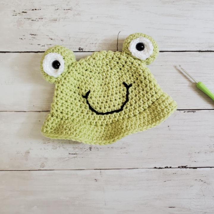 Free Crochet Baby Frog Bucket Hat Pattern