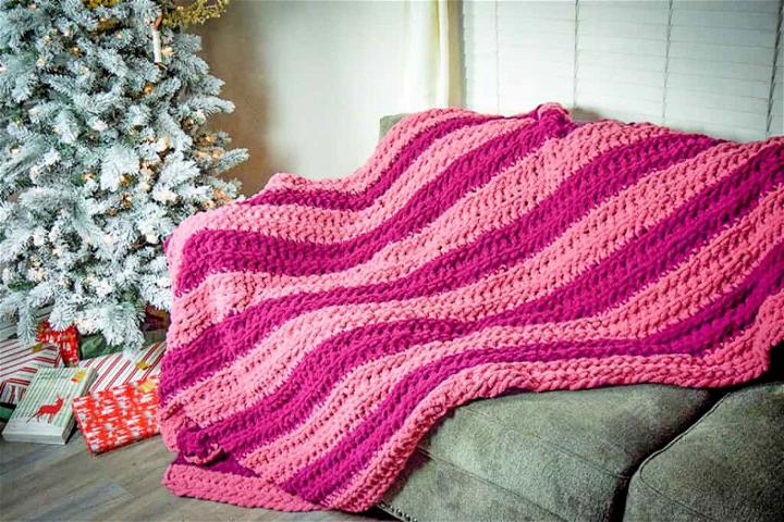 Chunky Crochet Blanket Using Fingers - Free Pattern