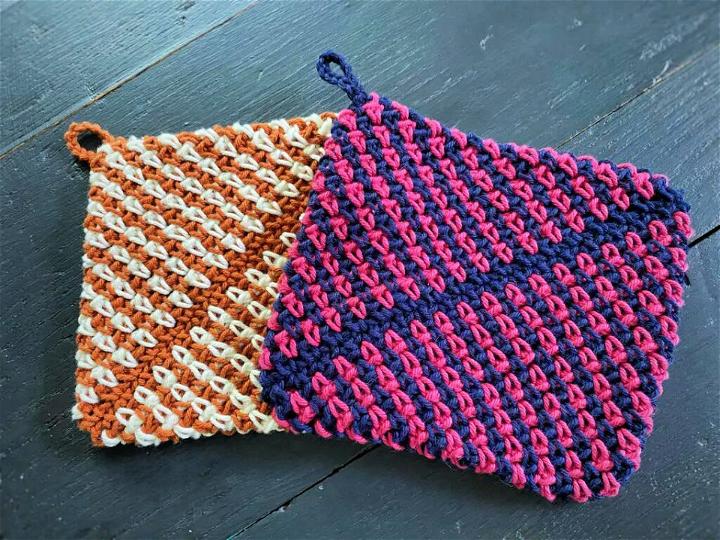 Crocheting a Potholder Using Thick Cotton Yarn