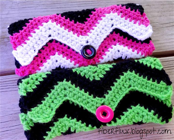 Easy Crochet Graphic Chevron Clutch Pattern
