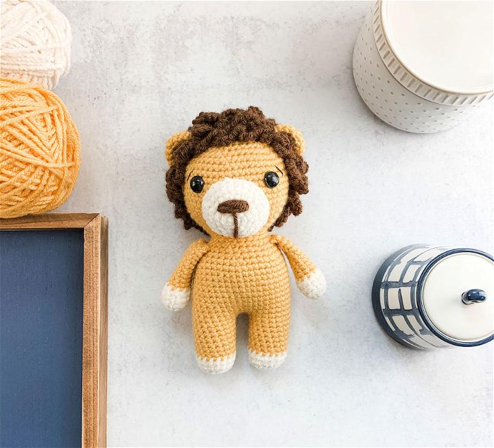 Crocheted Mini Lion - Free Pattern