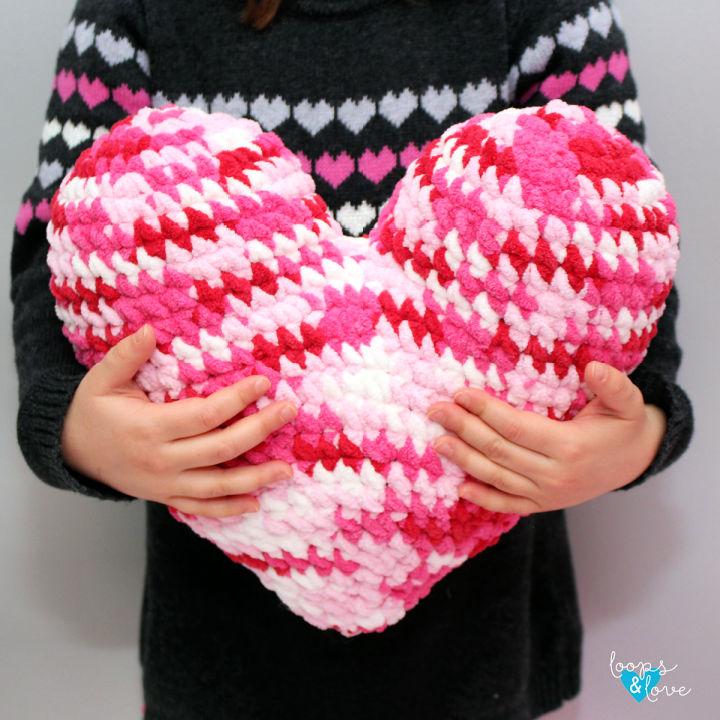 How to Make a Heart Pillow - Free Crochet Pattern