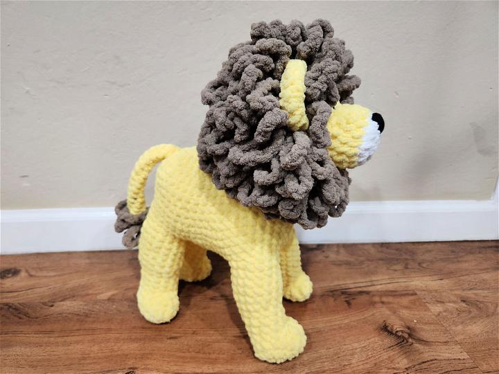 Crochet Lion Amigurumi With Bernat Blanket Yarn