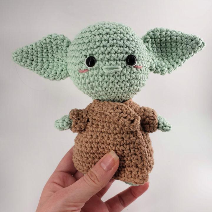 Cute Crochet Baby Yoda Amigurumi Pattern