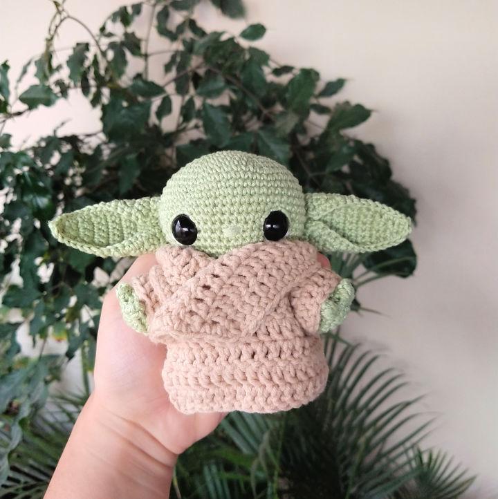 Easy Crochet Baby Yoda Amigurumi Pattern