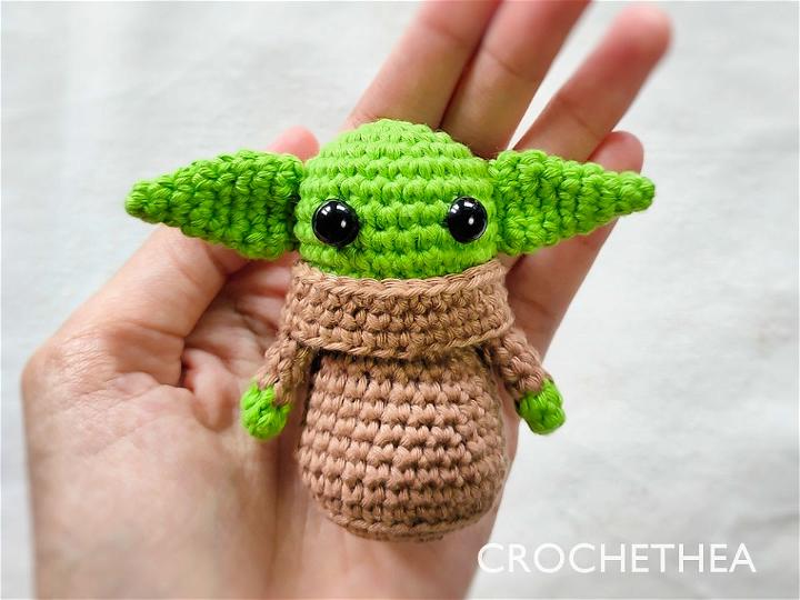 Free Crochet Baby Yoda Amigurumi Pattern