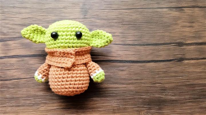 Mandalorian Baby Yoda Crochet Pattern