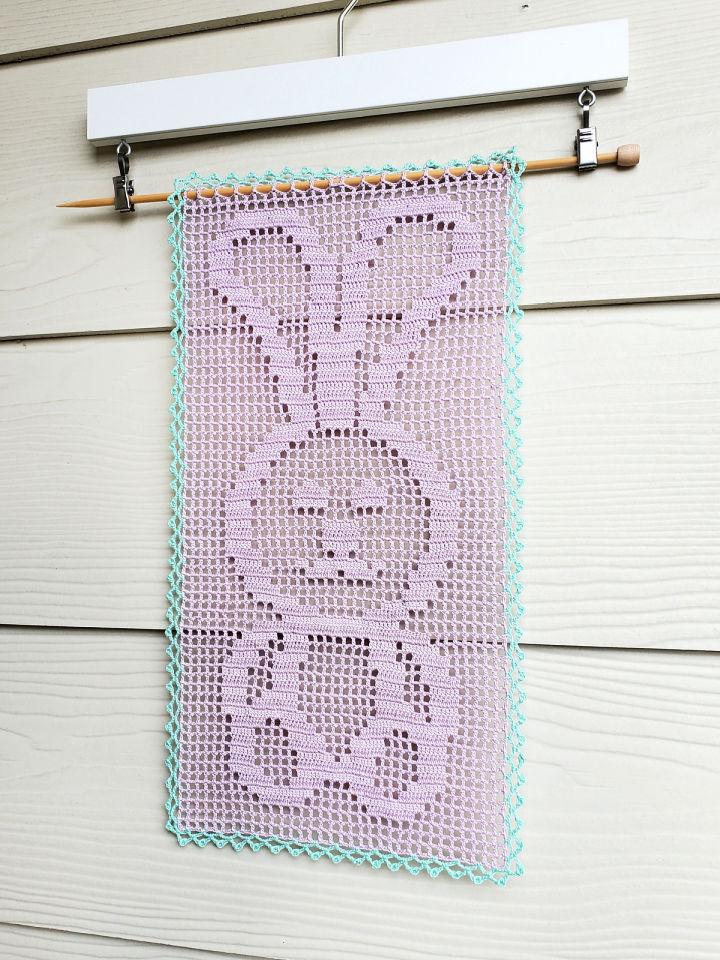 Free Filet Crochet Pattern for Bunny Table Runner