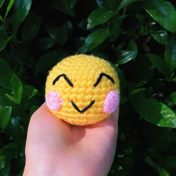 Crochet Smiling Eyes Emoji Ball Pattern