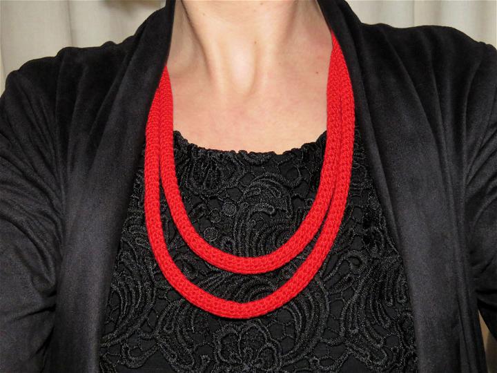 Easy Crochet You Spin Me Round Necklace Pattern