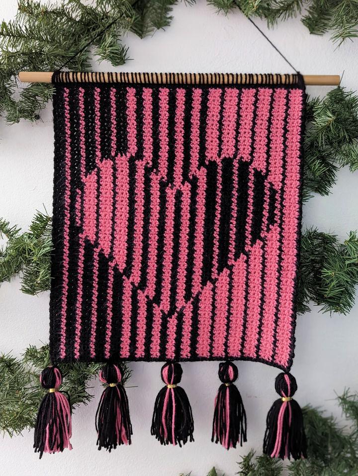 Free Crochet Striated Heart Wall Hanging Pattern